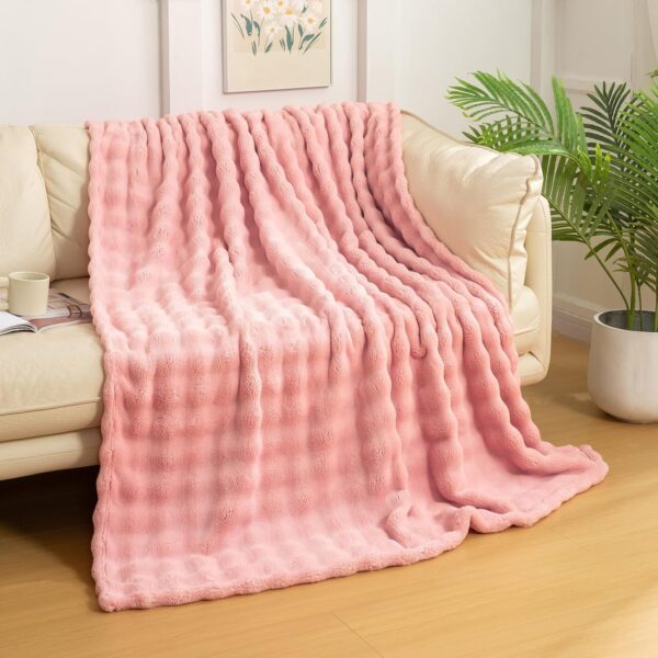 Faux Fur Throw Blanket with 3D Bubbles Super Soft Fuzzy Cozy Thick Blanket for Couch Chair Sofa Gift Home Décor(Light Pink,50 * 60inches)